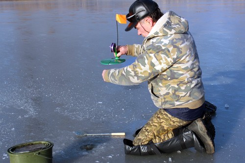 Что нужно для зимней рыбалки начинающему зимнику